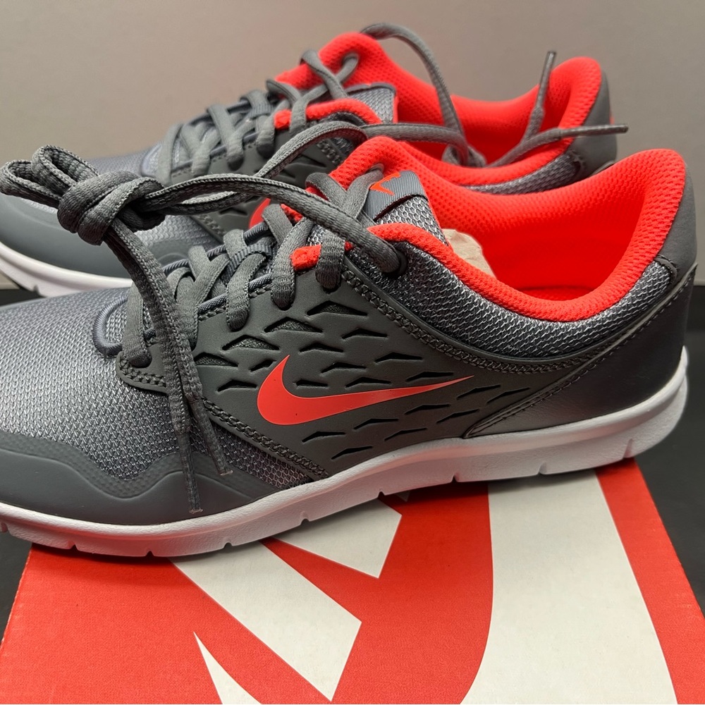 Women’s Nike Orive NM- Brand new in box -Size 6